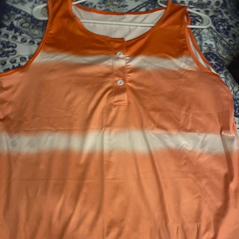 Tops - Picture 4 of 4